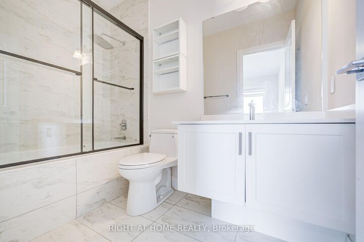 Property Photo:  33 John Stocks Way Unit 3B  ON L3T 0G1 