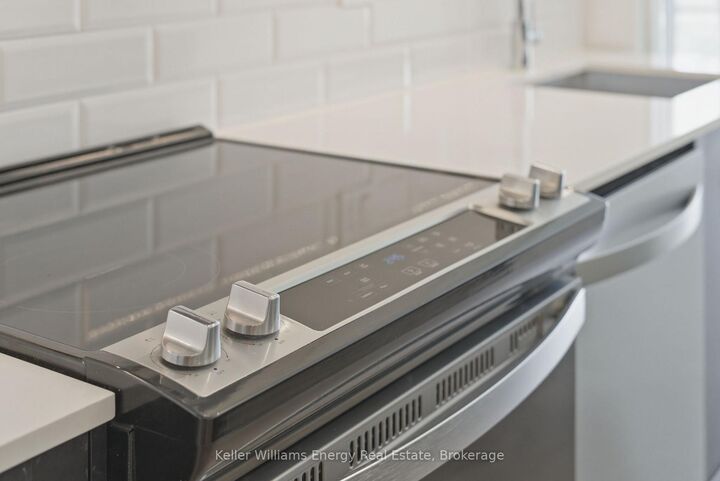 Property Photo: 201 Brock Street S 417 ON L1N 0P8