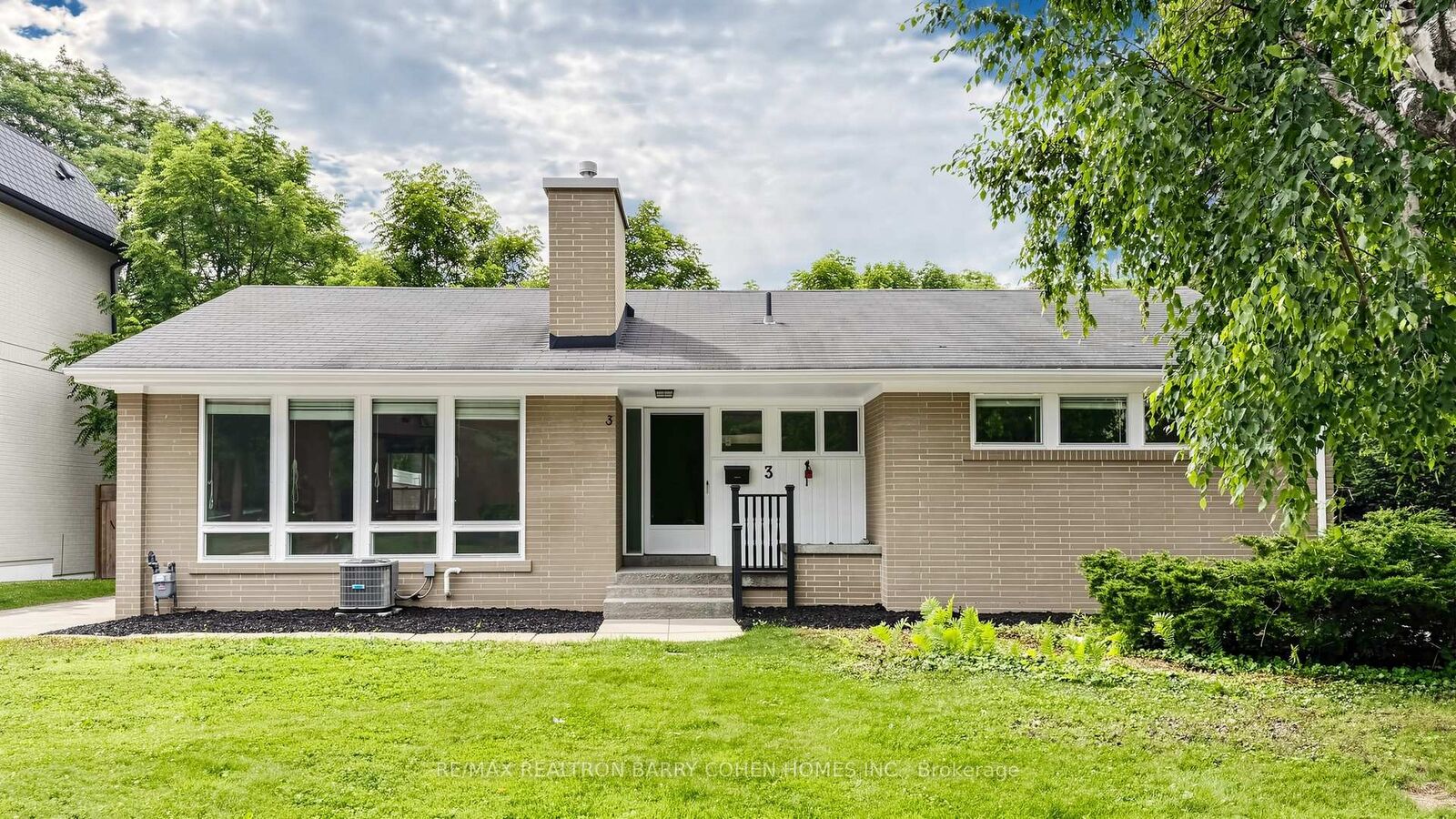 Property Photo:  3 Greengate Road  ON M3B 1E7 