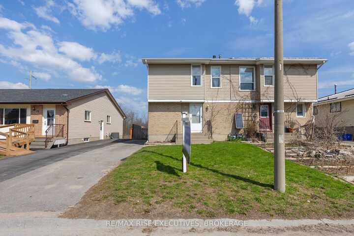 Property Photo:  75 Wycliffe Crescent  ON K7K 5Z2 