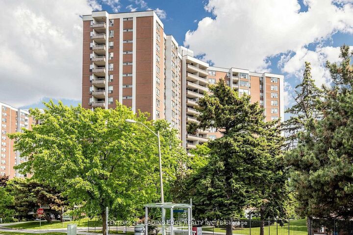 Property Photo:  5 Vicora Linkway N/A 304  ON M3C 1A7 