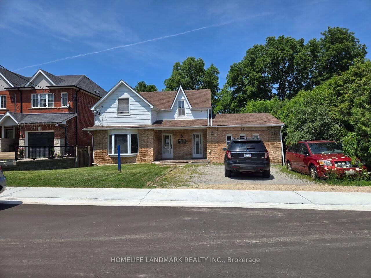 Property Photo: 22 Centre Street 1 ON L4G 1J6