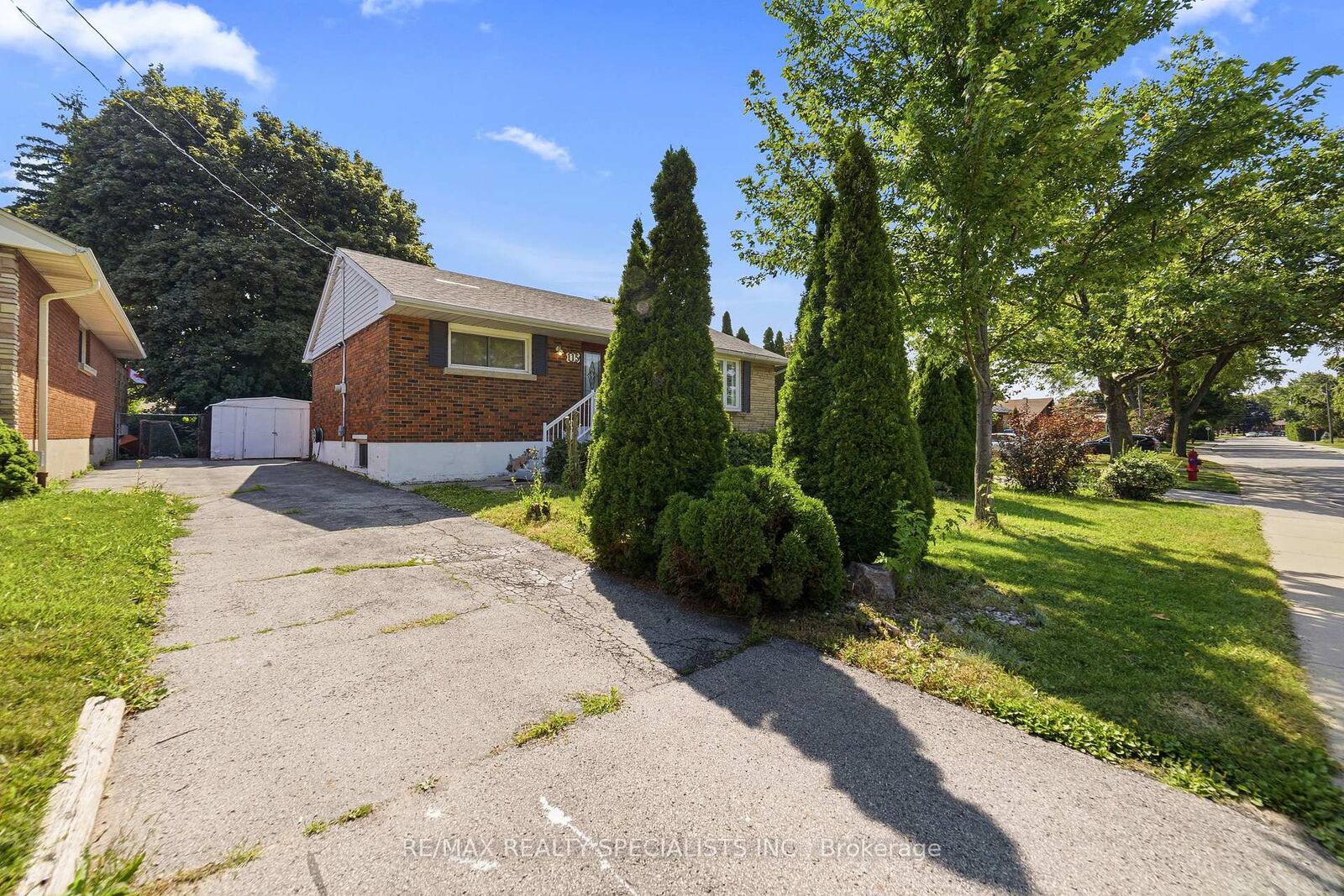Property Photo:  115 Kings Forest Drive  ON L8T 4J8 