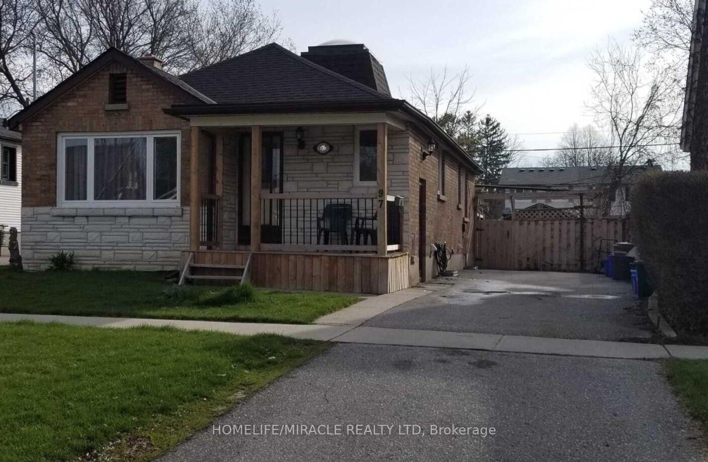 Property Photo:  97 Central Park Boulevard Upper  ON L1G 5Y4 