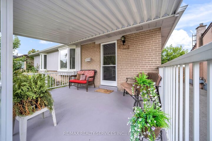 Property Photo:  3287 Michaud Avenue  ON L4T 1P8 