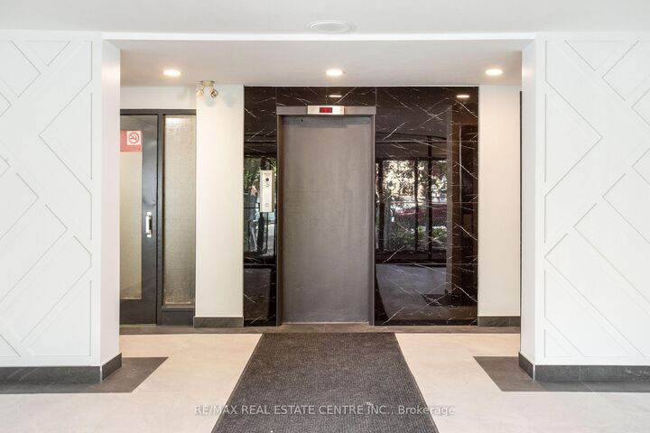 Property Photo: 5 Hill Heights Road 507 ON M8Y 1Y9