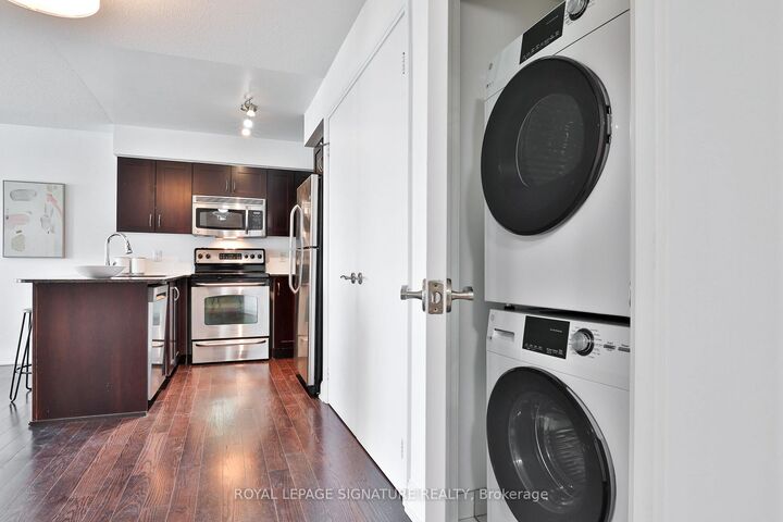 Property Photo:  2181 Yonge Street 902  ON M4S 3H7 