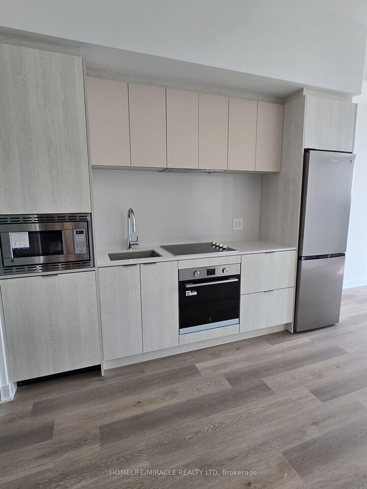 Property Photo: 86 Dundas Street E 1715 ON L5A 0B1