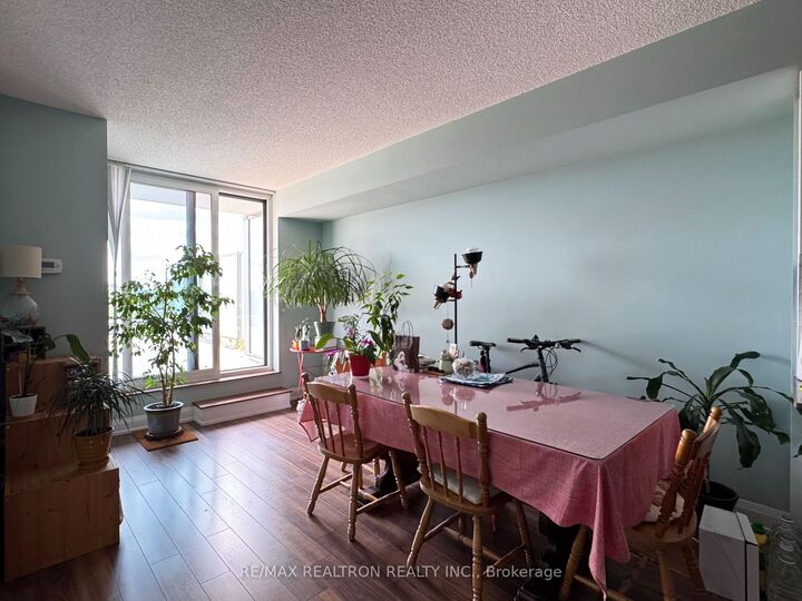 Property Photo:  18 Graydon Hall Drive 301  ON M3A 0A4 