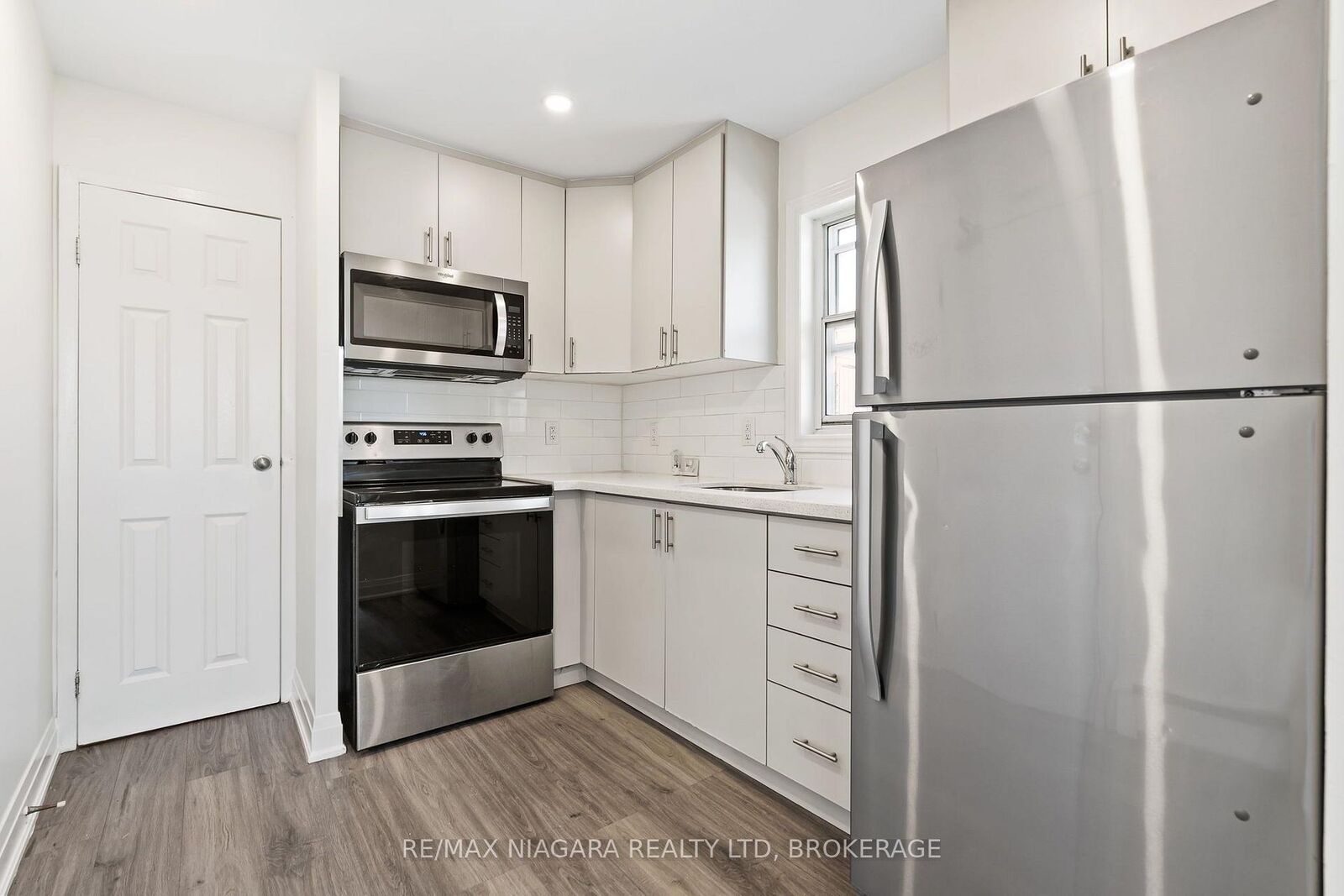 Property Photo:  237 Church Street 2  ON L2R 3E8 