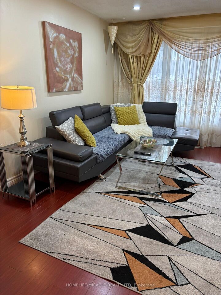 Property Photo: 7426 Catalpa Road ON L4T 2T3