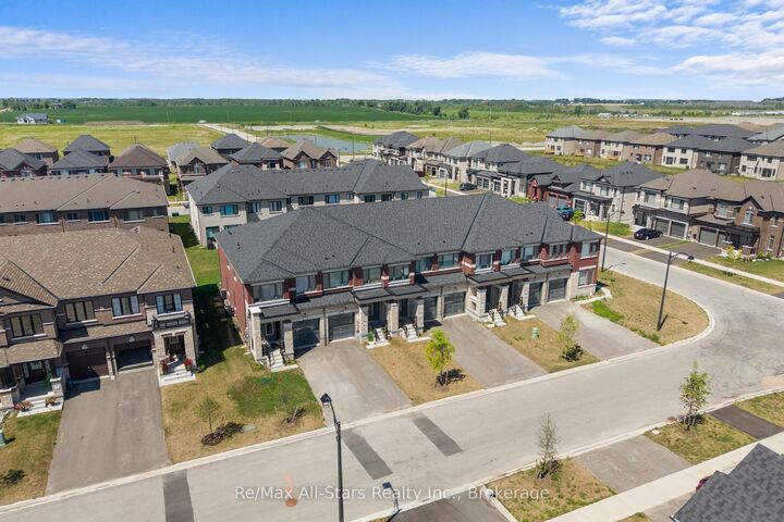 Property Photo:  7 Keenan Street  ON K9V 6C2 