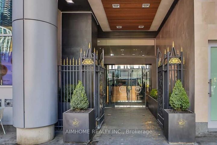 Property Photo:  375 King Street 2208  ON M5V 1K1 