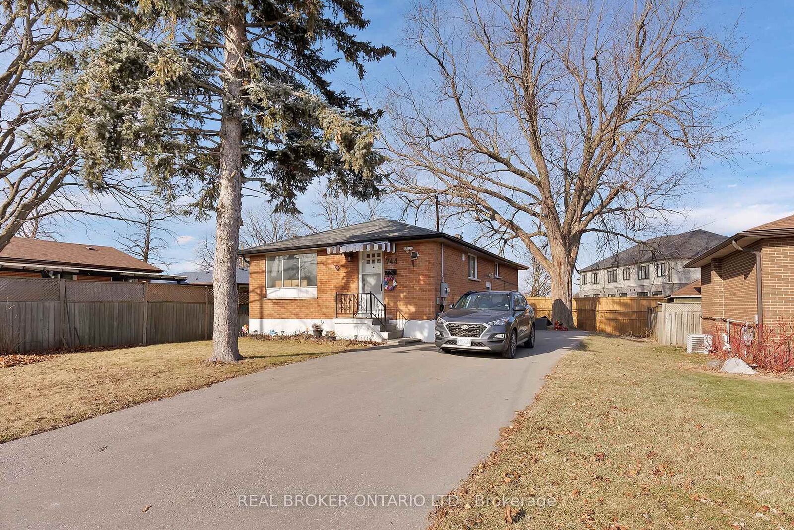 Property Photo:  744 Olive Avenue Bsmt  ON L1H 2S3 