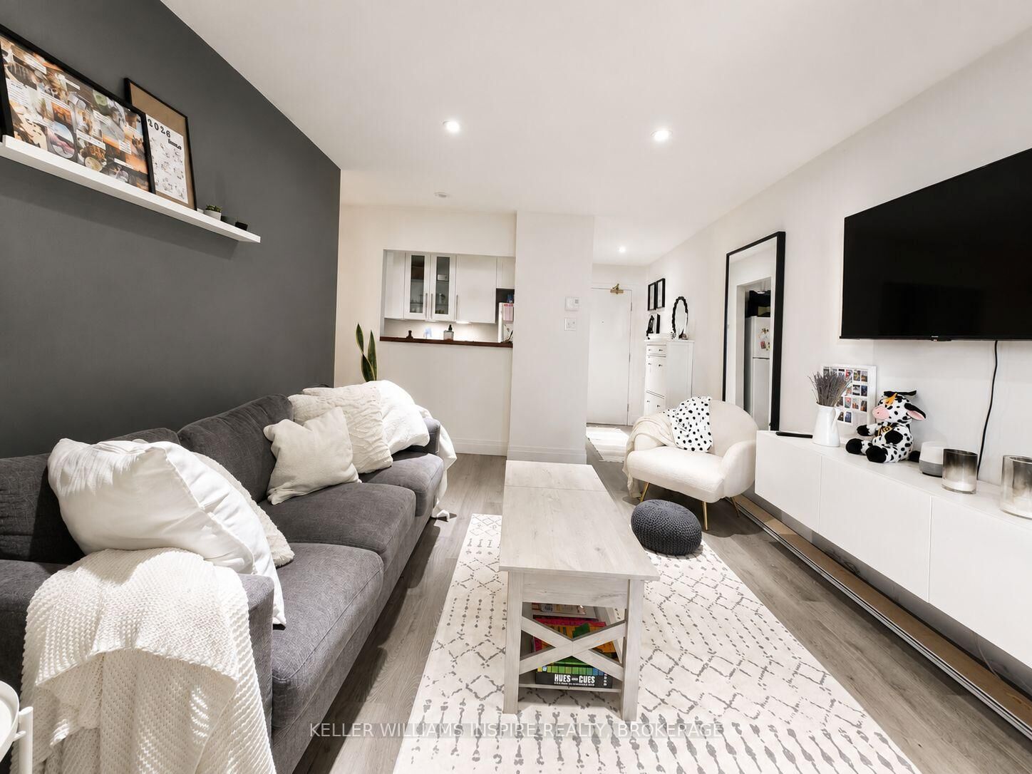 Property Photo:  266 Lorry Greenberg Drive 9  ON K1T 3J9 