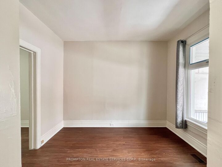Property Photo:  17 Winnifred Avenue  ON M4M 2X2 