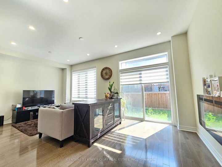 Property Photo: 39 Ducharme Drive ON L4S 0J3
