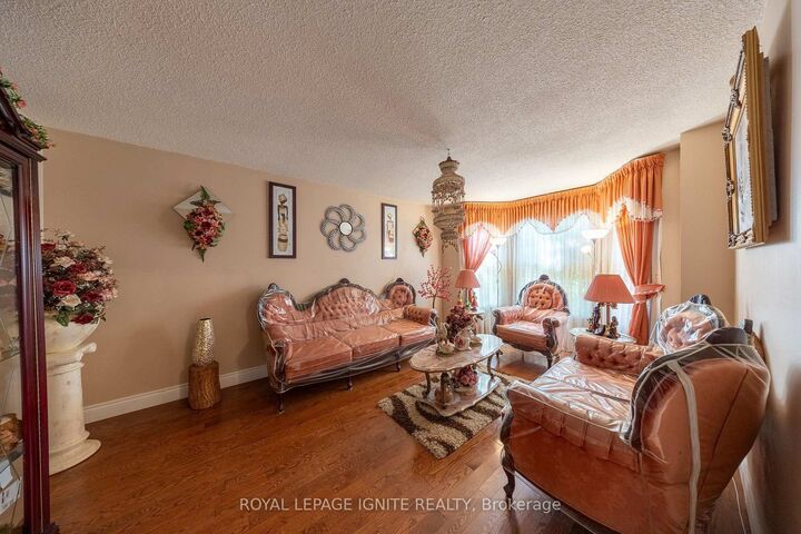 Property Photo:  3694 Ellesmere Road  ON M1C 1H6 