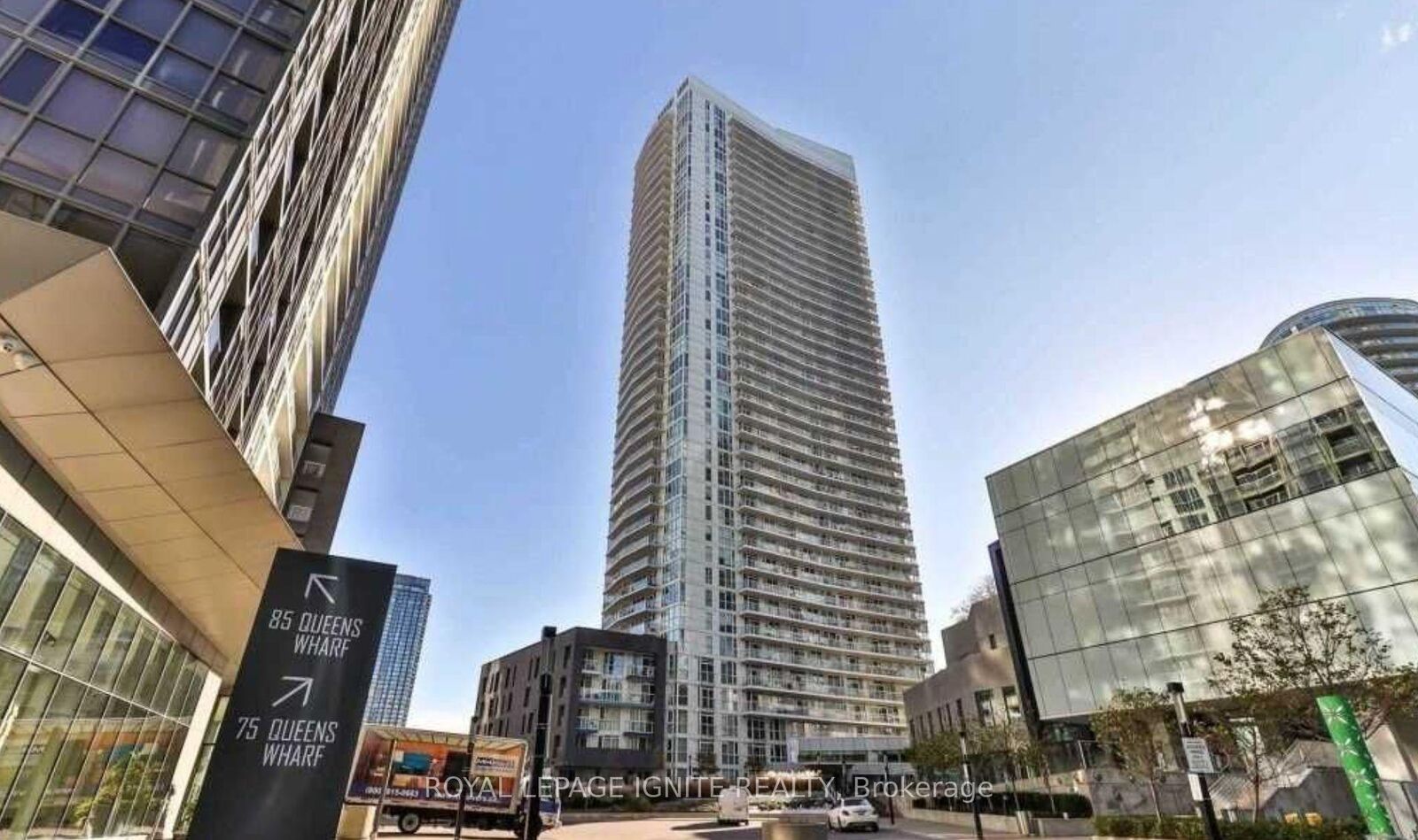 Property Photo: 75 Queens Wharf Road 4111 ON M5V 0J8
