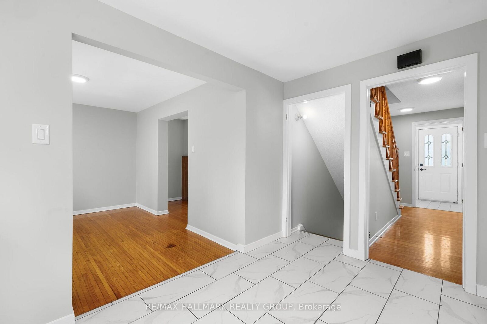 Property Photo:  84 Chesterton Drive  ON K2E 5T6 