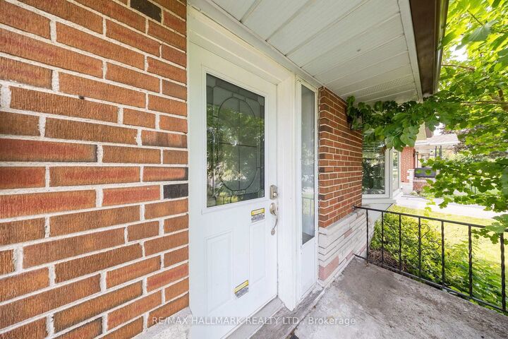 Property Photo:  1118 Athol Street Main  ON L1N 4A7 