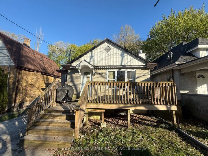 Property Photo:  235 Bernard Avenue Lower Level  ON M2K 1Z4 