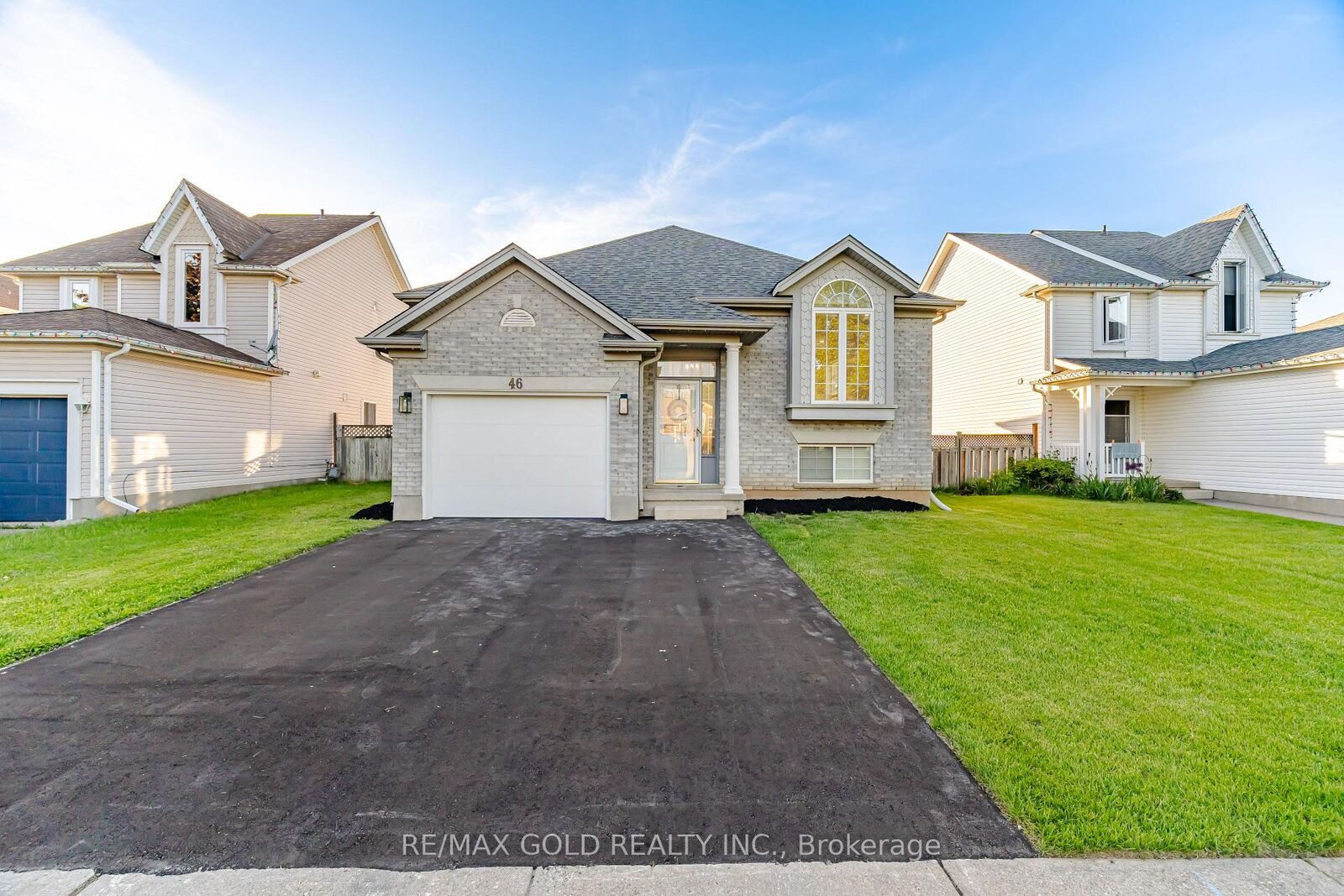 Property Photo:  46 Cashel Crescent  ON N3T 6L1 
