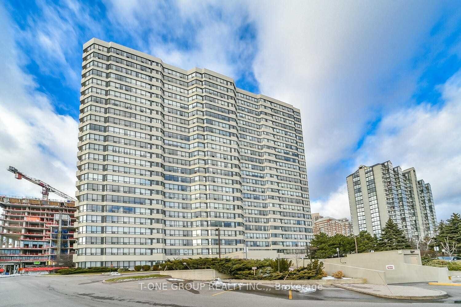 Property Photo:  400 Webb Drive 2103  ON L5B 3Z8 