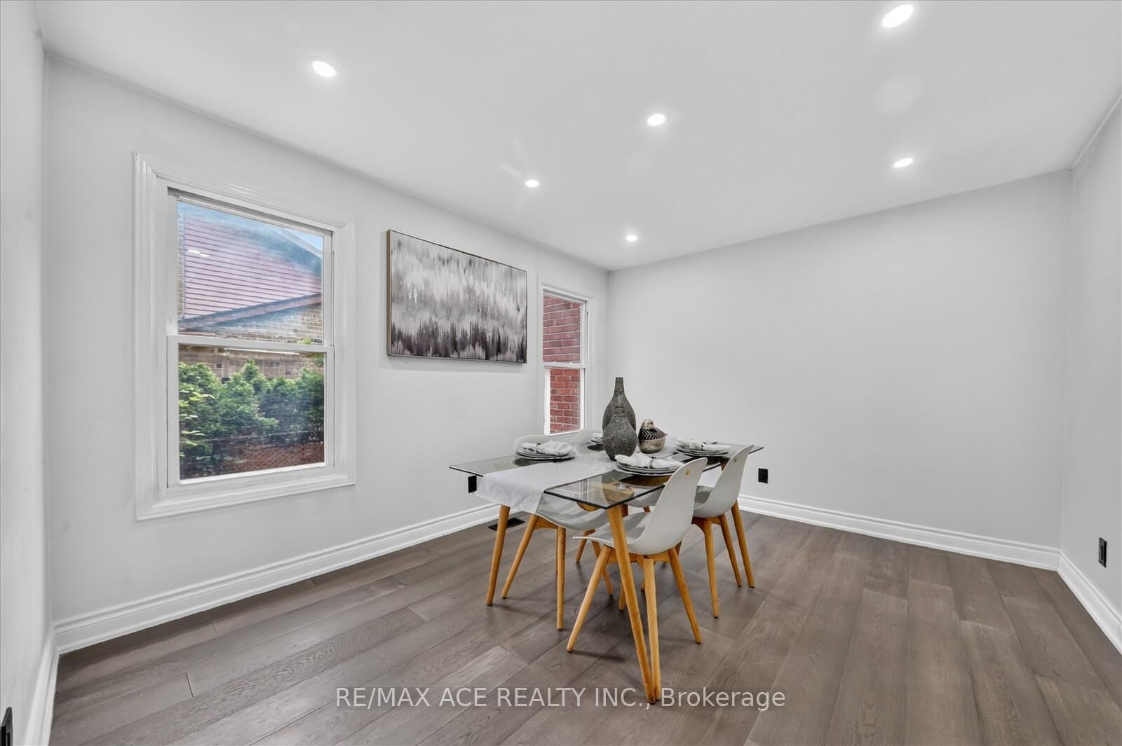 Property Photo:  4 Beaumont Drive  ON L1T 1R9 