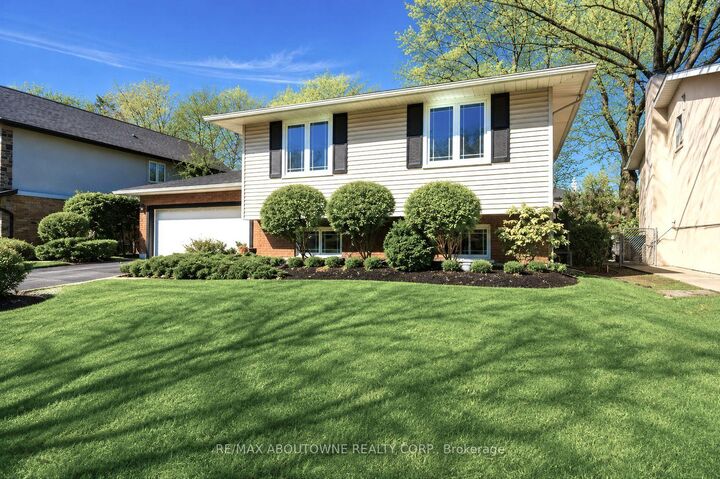 Property Photo:  2165 Dunedin Road  ON L6J 5V2 