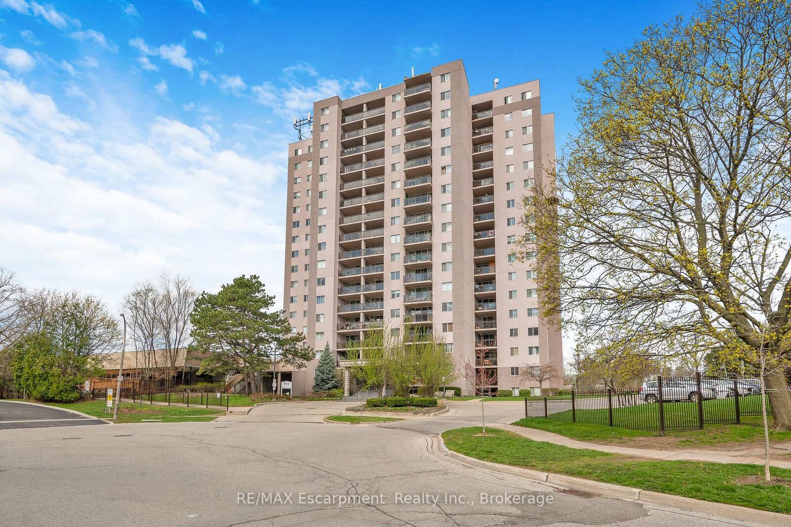 Property Photo:  975 Warwick Court 1501  ON L7T 3Z7 