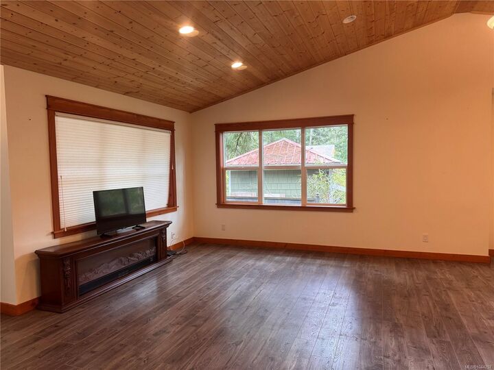 Property Photo: 685 Rollo Rd BC V0R 1X3