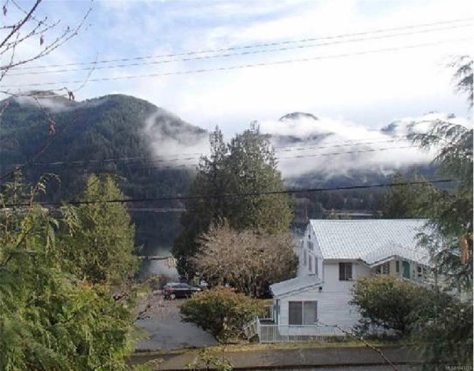 Property Photo: 948 Maquinna Dr S BC V0P 1X0