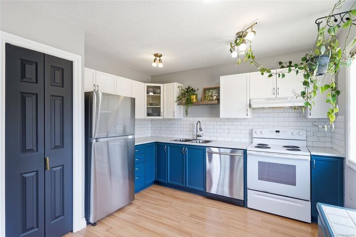Property Photo: 4801 Hammond Bay Rd #1 BC V9T 5V7