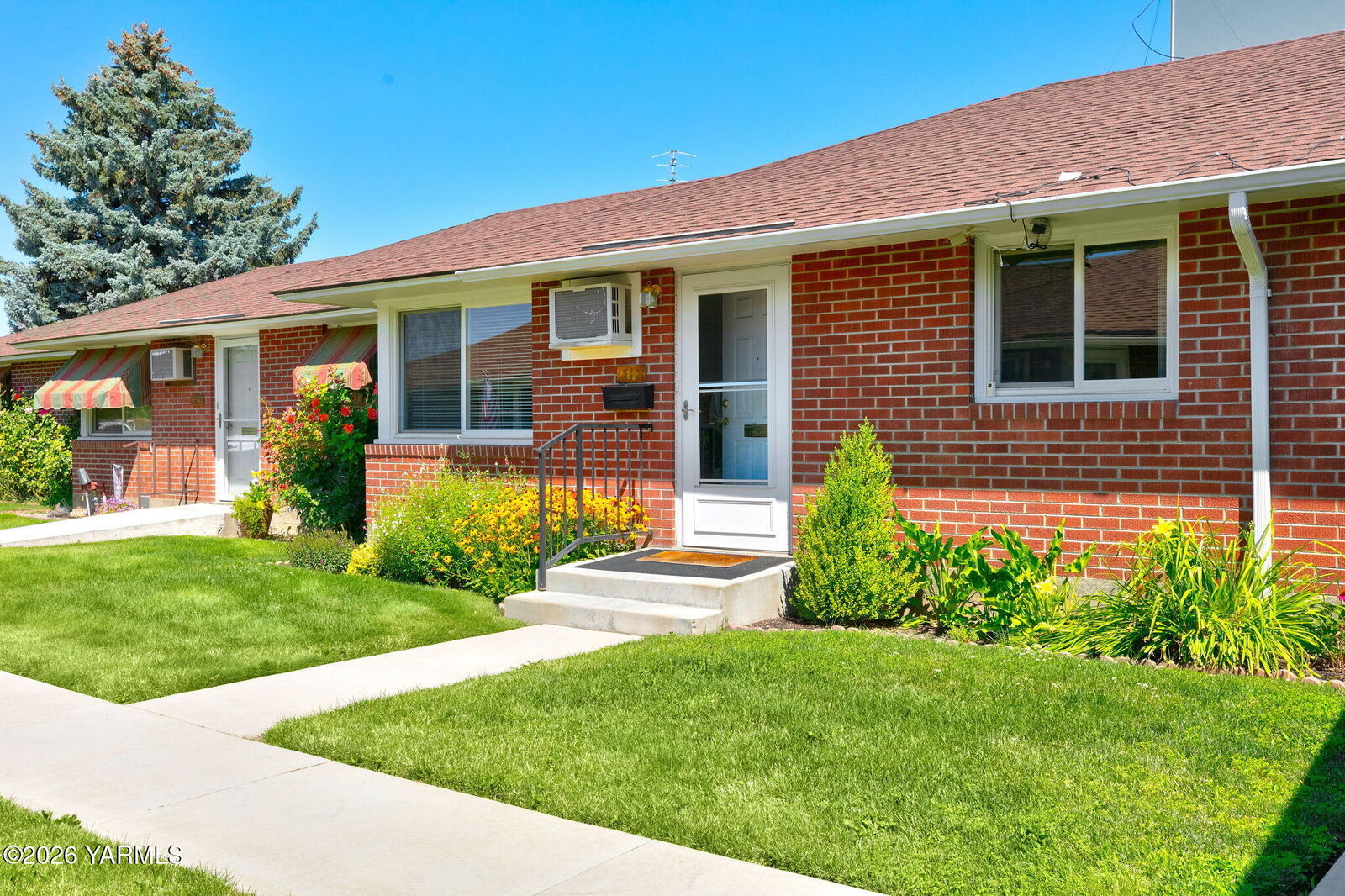 Property Photo: 313 N 42nd Ave WA 98908