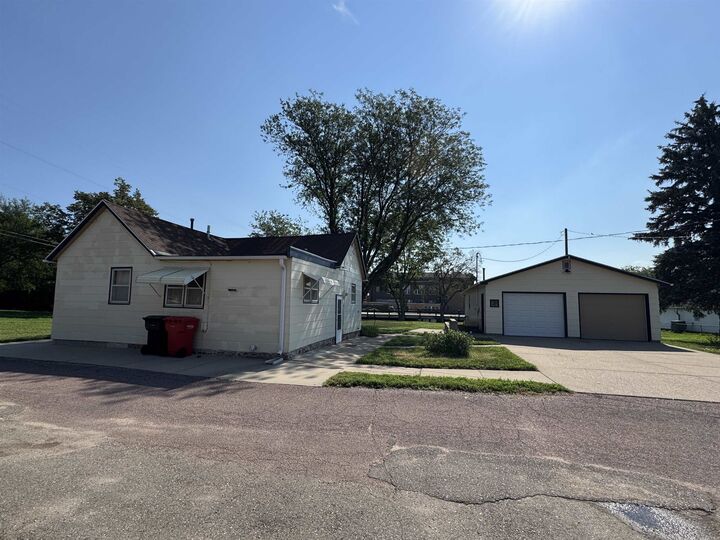 Property Photo: 311 W 7th SD 57078
