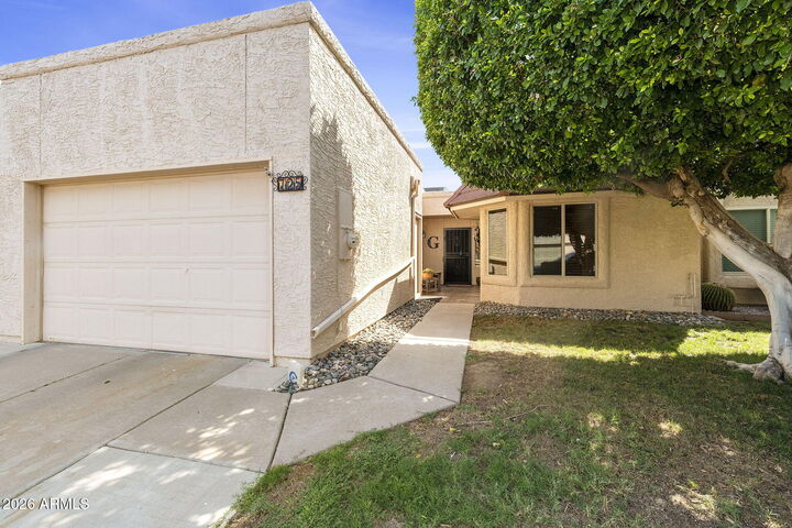 Property Photo:  725 S Arrowwood Way  AZ 85208 