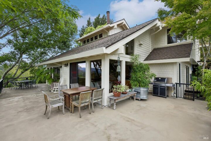 Property Photo: 1424 Quail Court CA 95404