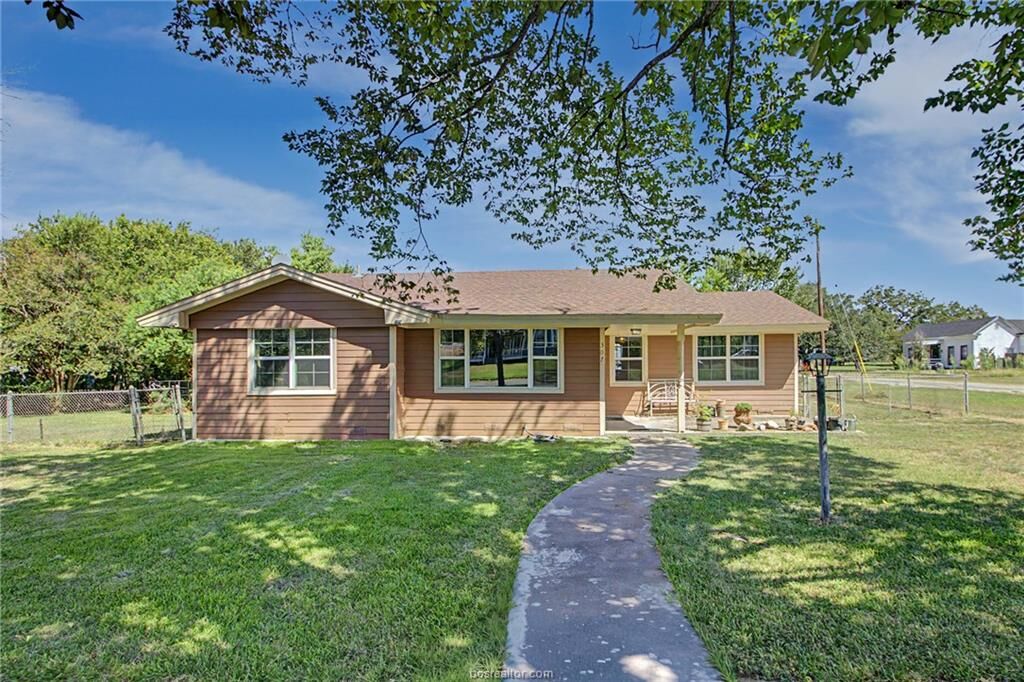 Property Photo:  307 East Barton Street  TX 77837 