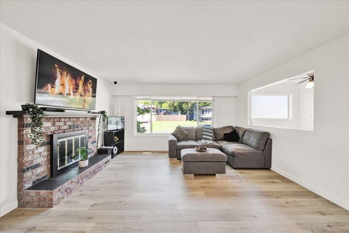 Property Photo: 32410 Diamond Avenue BC V2V 1M2