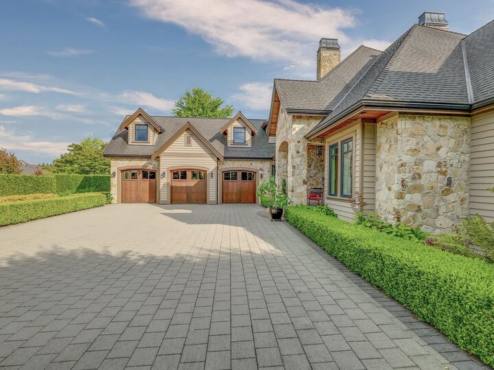 Property Photo: 20152 2 Avenue BC V2Z 0A3