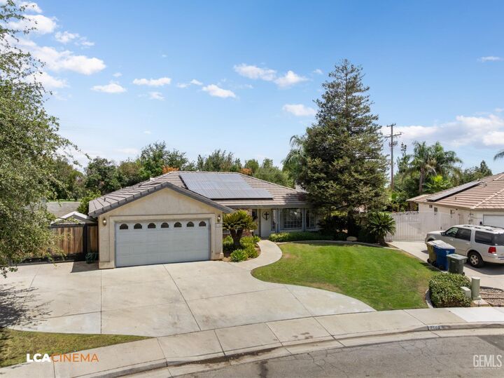 Property Photo:  5102 Omaha Street  CA 93312 
