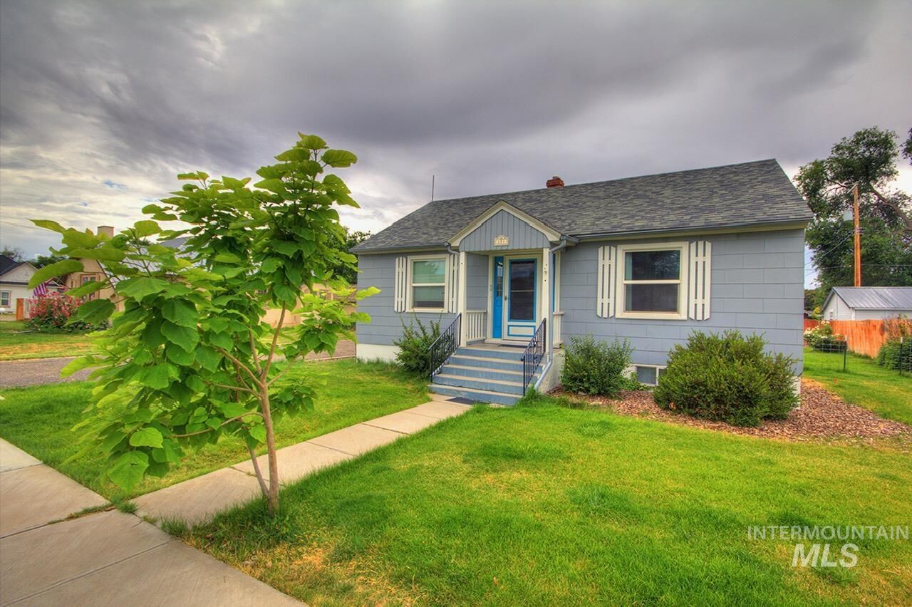 Property Photo:  351 W Main Street South  OR 97918 
