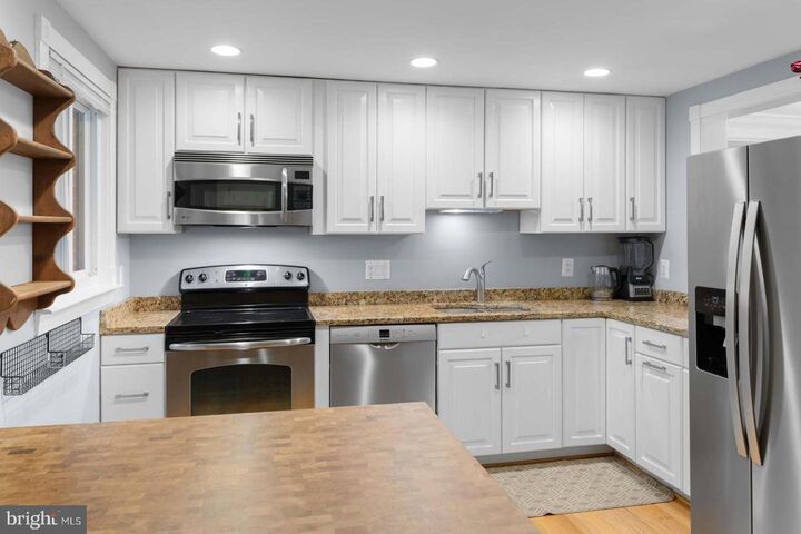 Property Photo:  5818 Oak Ladder Court  VA 22015 