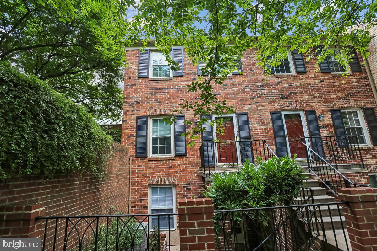 Property Photo:  3217 Sutton Place NW A  DC 20016 