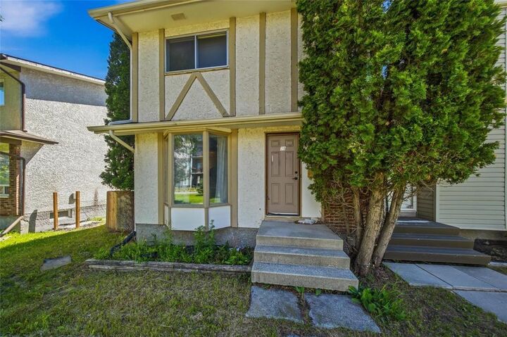 Property Photo:  39 Culloden Road  MB R2J 3S4 