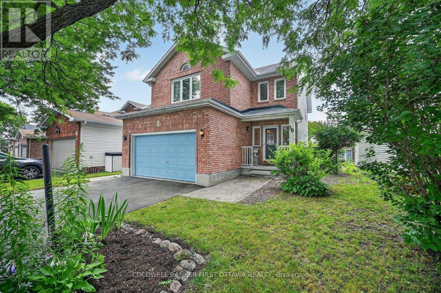 Property Photo: 30 Rideaucrest Drive ON K2G 6A4