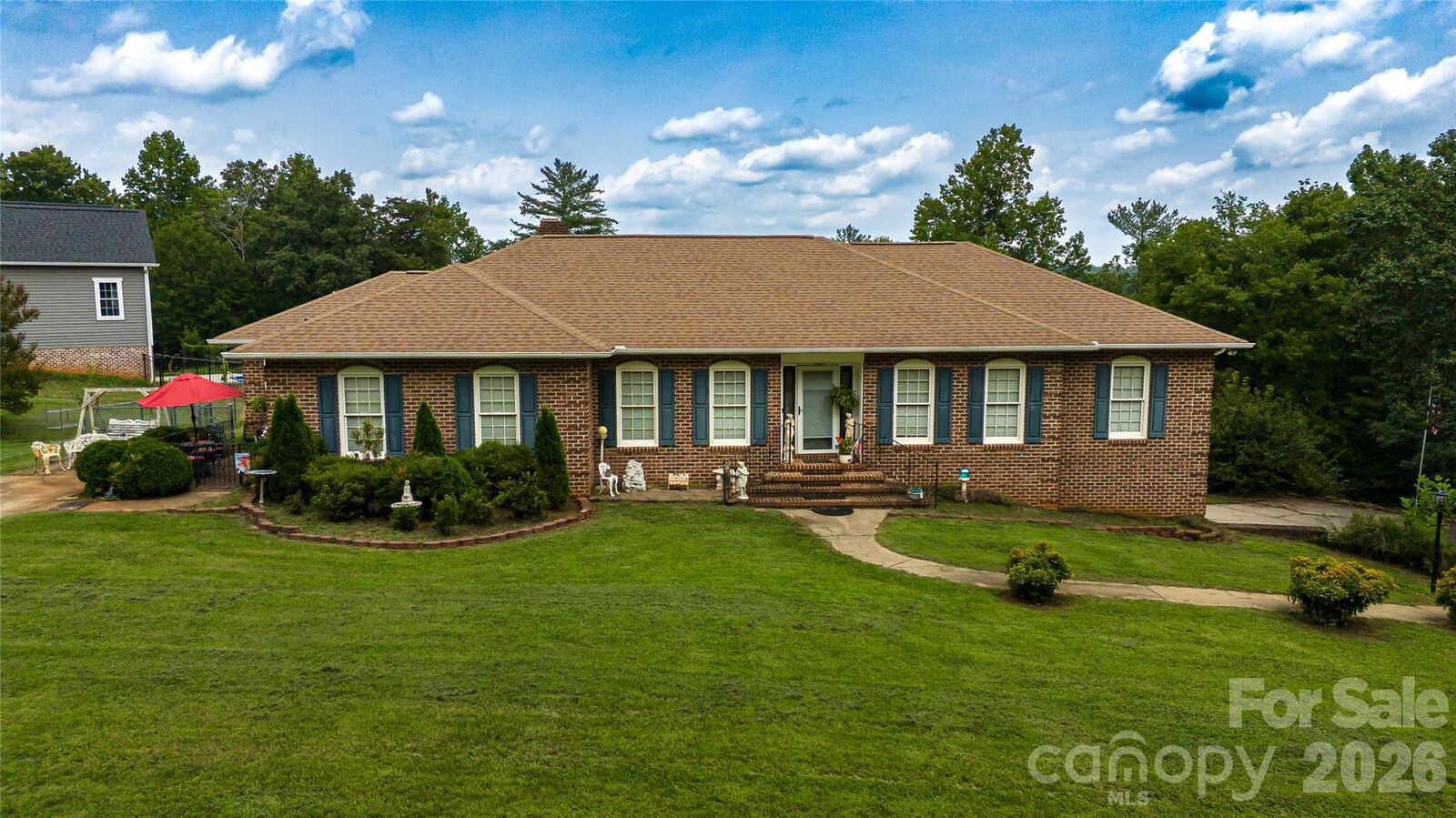 Property Photo: 100 Oakridge Drive NC 28655