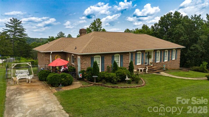 Property Photo: 100 Oakridge Lane NC 28655