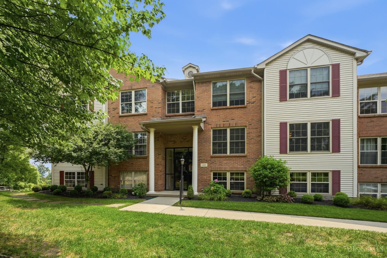 Property Photo:  140 Palisades Pointe  OH 45238 